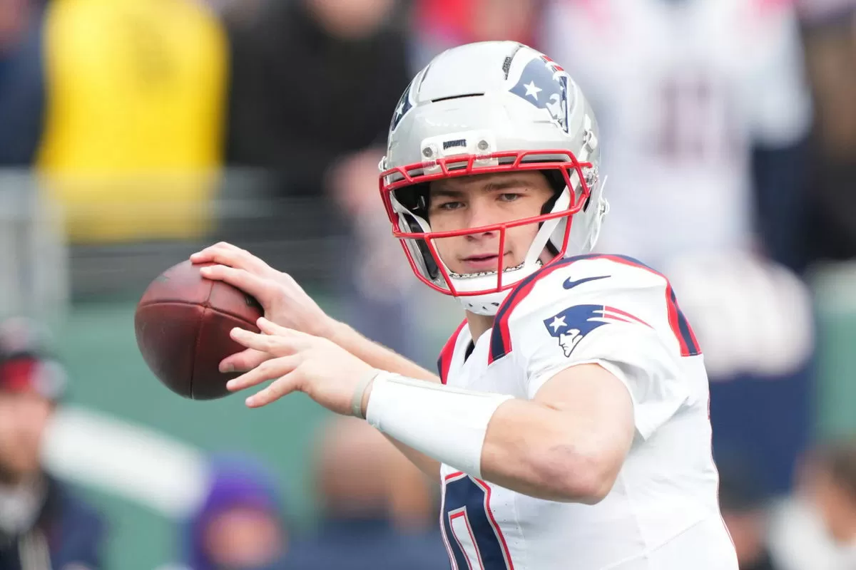 Mike Vrabel Puts Drake Maye on Notice After Patriots HC’s Eye-Opening Action Before Texans Game