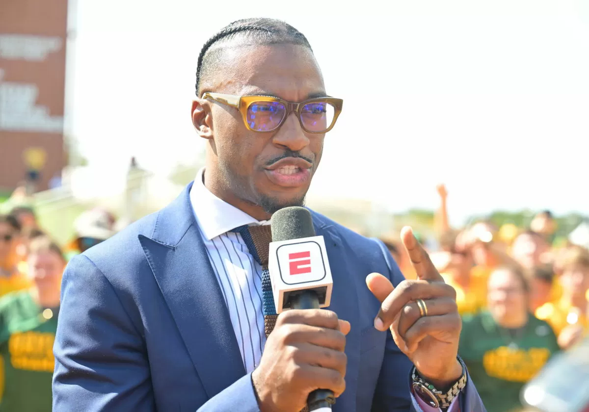 Robert Griffin III Sends Strong Tyreek Hill Message to Patriots as Ex-Dolphins Star Reacts to Release