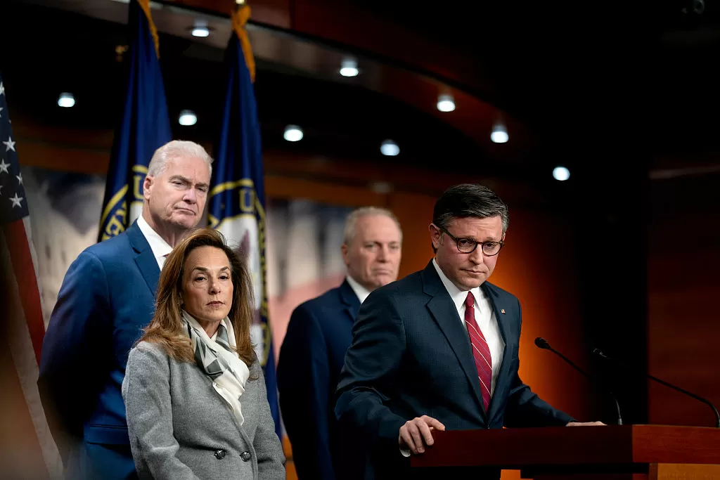 Trump Signs Bill Ending Government Shutdown as Focus Shifts to Negotiations Over ICE