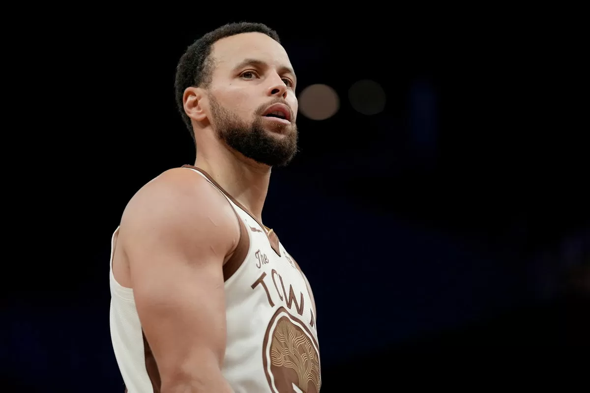 Stephen Curry Sends Heartfelt Message to Warriors Fans After Addressing His Time Coming to an End