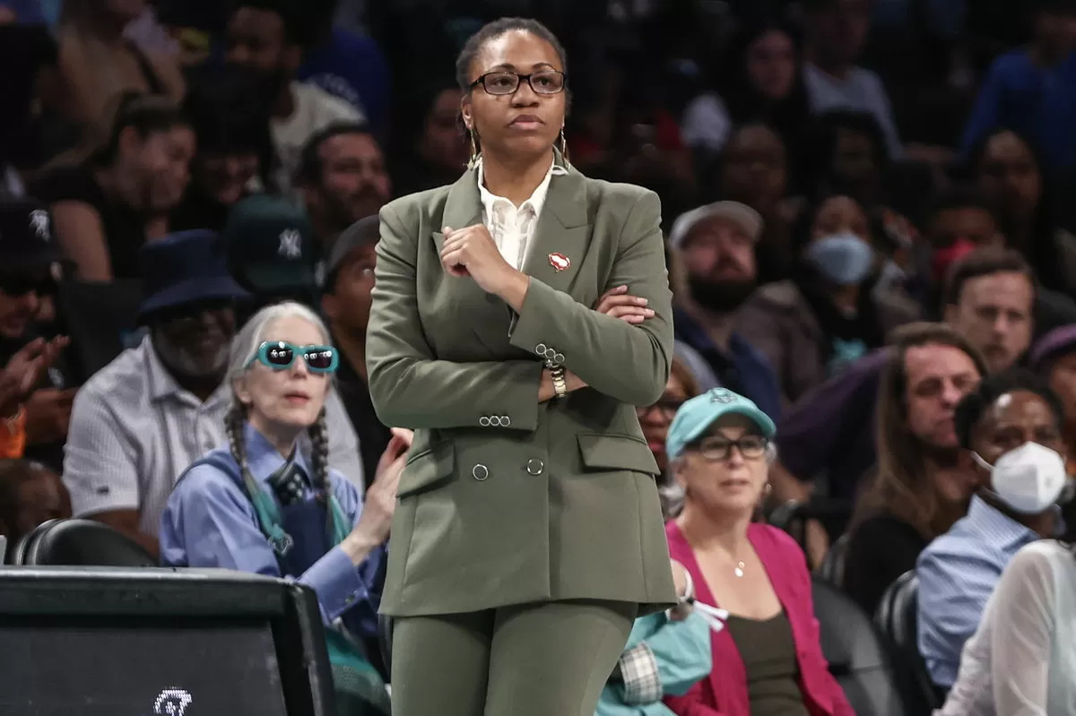 Penn State Targets Chicago Sky’s Tanisha Wright as Coaching Search Heats Up