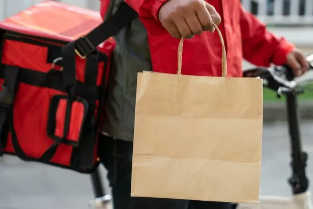 Customer orders takeaway 14 minutes before closing and is floored by what arrives