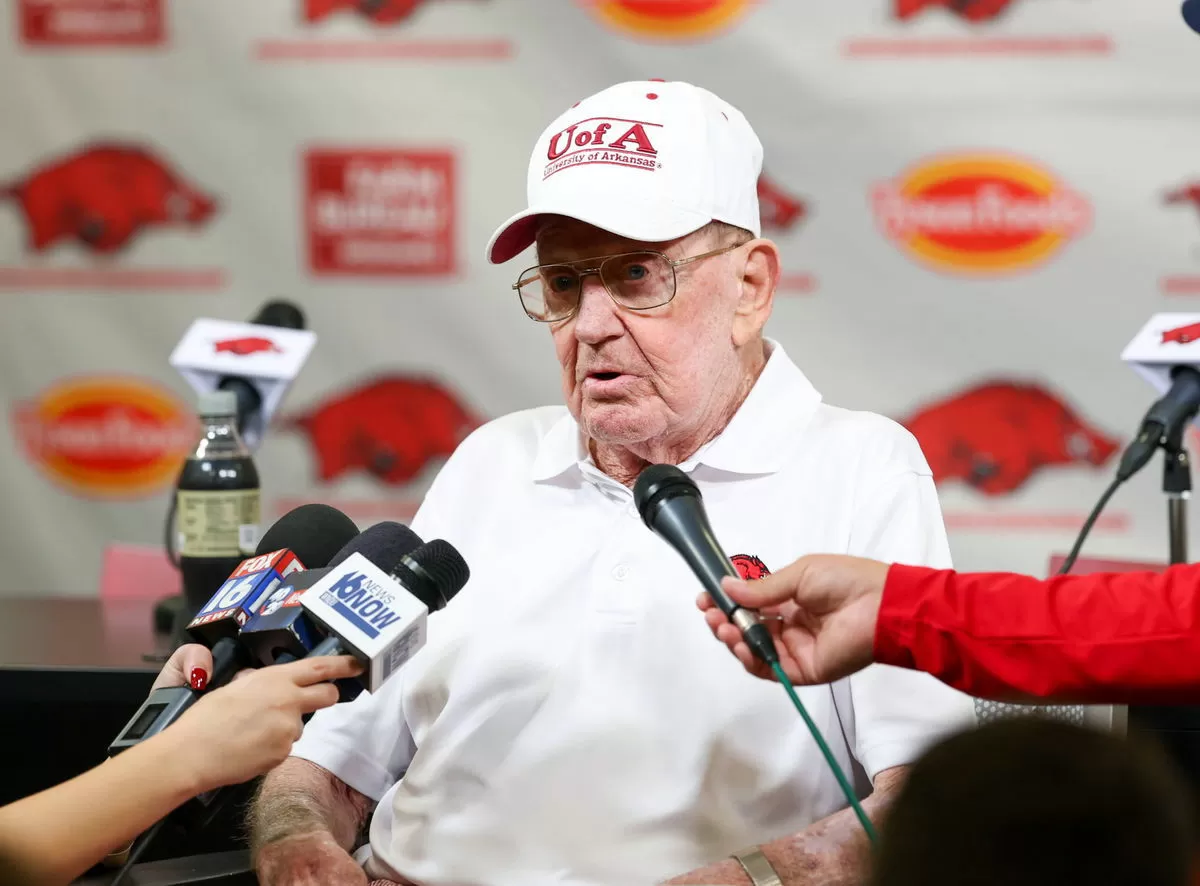 Lou Holtz’s Death: How Every College Football Figure Mourned Notre Dame Legend