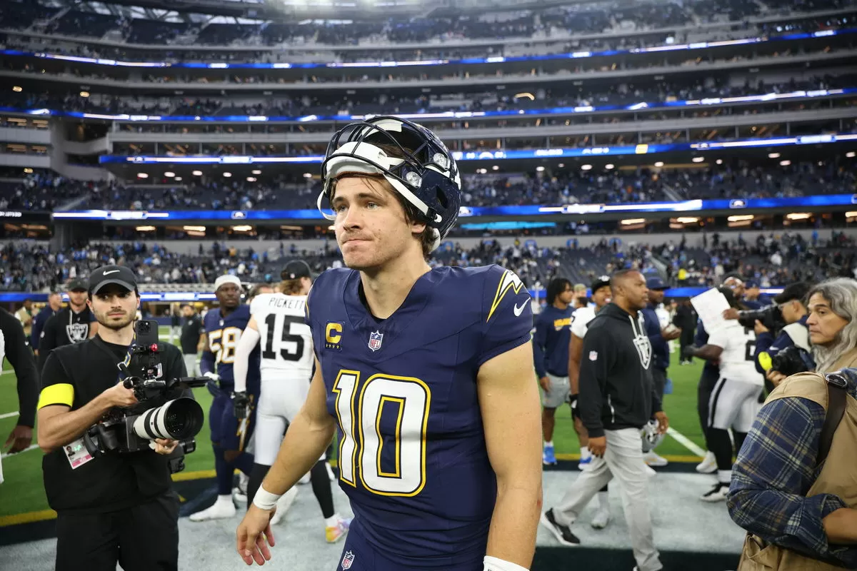 Chargers Star Calls for Better Protection of Justin Herbert After O-Line’s Injury-Riddled Season