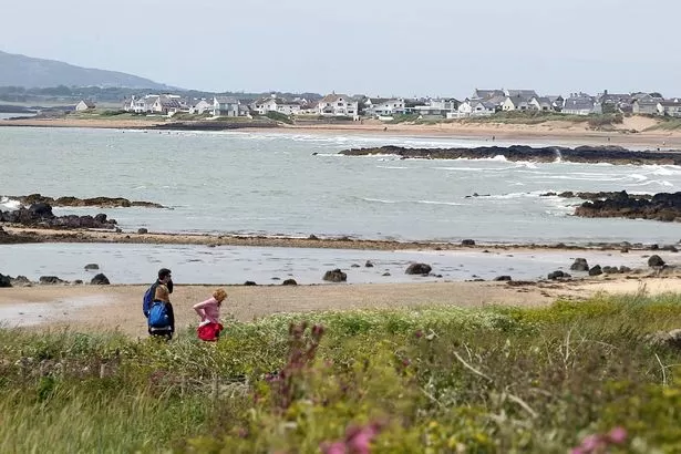 Awful smell of human poo ruining Welsh beauty spot say visitors