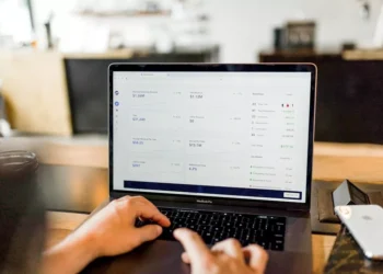 “Discover the Thriving World of Finance: Opportunities Await!”