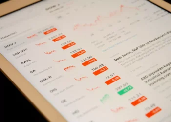 “The Impact of Economía on Our Daily Lives”