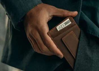 “Two Successful Men and Their Journey in Finanzas”