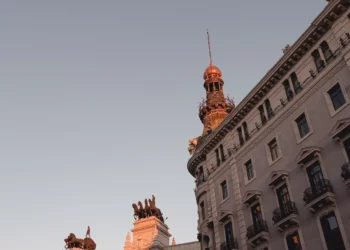 “The Vital Role of Economía in Daily Life”