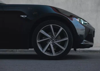 “Transforming Society: The Impact of Social Media on Our Lives”