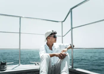 “From Fear to Fortune: Two Men’s Journey in Finanzas”