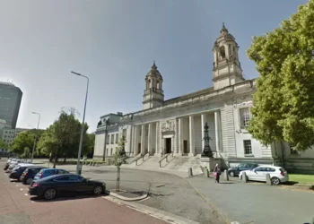 Intoxicated woman bit woman on the nose by clamping her teeth
