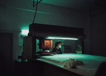 “Revolutionizing Economía: A Human-Centered Approach”