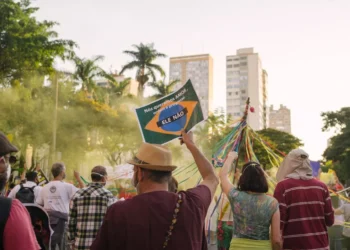 “The True Essence of Política: Moving Beyond Controversy”