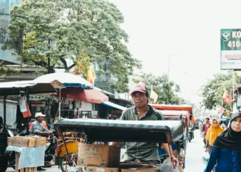 “The Role of Economía in Our Everyday Lives”