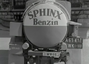 “The Fear and Uncertainty Surrounding Economía: A Global Crisis”