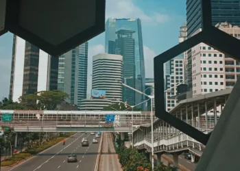 “The Impact of Economía: Managing Resources for Daily Decisions”