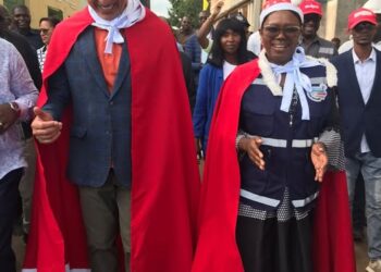 Santa Claus JBB descends to Chinguar and lights up the city on Christmas Eve