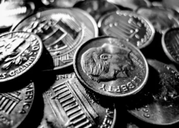 “Demystifying Economia: Making Sense of Complex Theories”