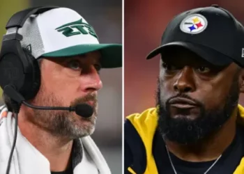 Steelers Locker Room Clears Feelings on Aaron Rodgers’ Arrival After Mike Tomlin Told to ‘Wait’ for QB