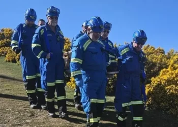 Walker with serious injury carried down Welsh beauty spot by rescuers