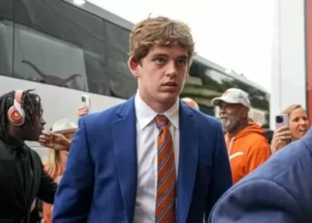 Alabama QB Gets Arch Manning’s Family Backing as Kalen Deboer’s Dilemma Deepens