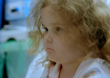 Saving Lives Cardiff – The moment a three-year-old girl hears properly for the first time after life changing procedure