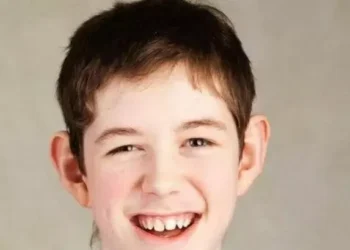 Search intensifies as police issue update in search for missing teen who disappeared on Welsh beach