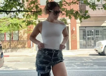 I Tried the Viral One-Leg Jeans, and I Got Plenty of Stares