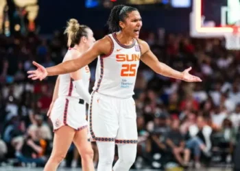 “Is That Bone?”: Alyssa Thomas’ Refusal to Exit Los Angeles Sparks Game After Apparent Broken Arm Shocks Fans