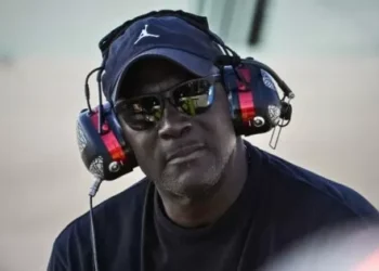 Tapping Michael Jordan’s Butt, WNBA Legend Sent One Message to Bulls Legend Ahead Amid Huge Crowd