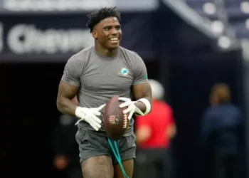 Dolphins News: Mike McDaniel’s Move To Make huge Impact on Roster Amid Tyreek Hill Trade Rumors