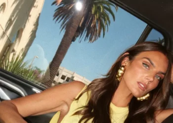 Social Media Star Tezza Barton Reveals the Exact Method She Uses to Take Perfect Photos