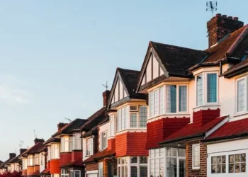 Channel 4 presenter issues key advice to people looking at homes now