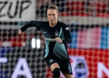 Emily Sonnett’s Gotham FC Teammate Leaves USWNT Veteran Worried After Amusing Fan Interaction