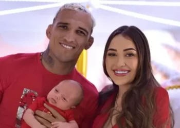 Girlfriend Vitoria Brum Sends Powerful Message as Charles Oliveira Clears UFC 317 Weight Cut