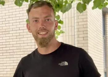 When his pregnant wife had an argument with a van driver, he took matters into his own hands