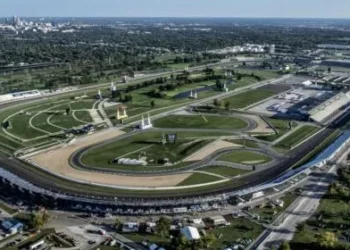 Why Do Winning Drivers Kiss the Bricks at Indianapolis Motor Speedway? American Motorsport Tradition Explored