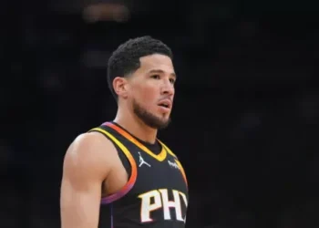 Devin Booker Runs Into Awkward Situation With Drake’s Close Friend as Personal Celebration Turns Sour