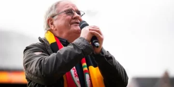 Dafydd Iwan slams protesters for using his song