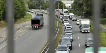 Major traffic as crash closes busy road