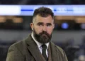 Jason Kelce Leads Tribute for Jeff Stoutland Amid Coach’s Decision to Leave Nick Sirianni’s Staff