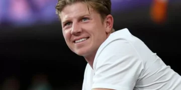 Paralympian Hunter Woodhall Embraces New Role After Surprise Encounter at Indoor Track Meet