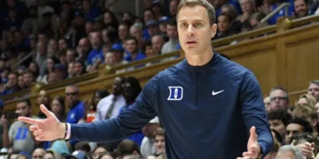 “Brutal Beat”: Fans Fear for Duke’s Big Dance Chances After Jon Scheyer’s Double Injury Announcement