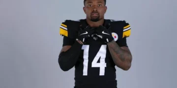 Pittsburgh Steelers Sign Former Cowboys RB After Losing Kenneth Gainwell to Buccaneers in $14M Deal