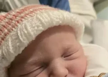 Father delivers own baby with cord around neck after midwife left room