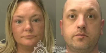 Couple caught having sex in cafe’s outdoor seating area