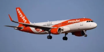 easyJet flight declares emergency and diverts to Manchester in 70mph winds