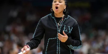 Dawn Staley Finds Familiar Comfort After SEC Title Loss to Vic Schaefer’s Texas