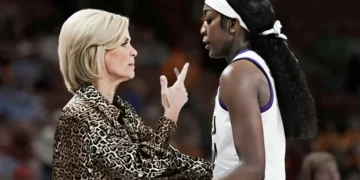 ‘Go Rebound, Go Defend’: Kim Mulkey Sends Clear Message to Flau’Jae Johnson After Tough Night vs. MS State